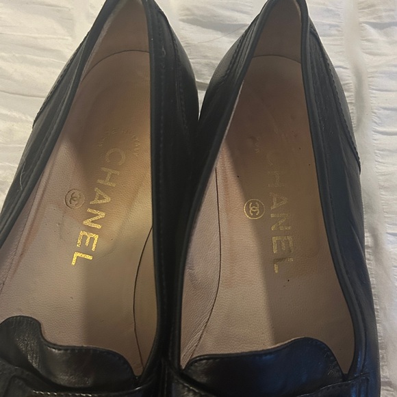 CHANEL Black Moccasins with Gold Logo - Picture 5 of 5